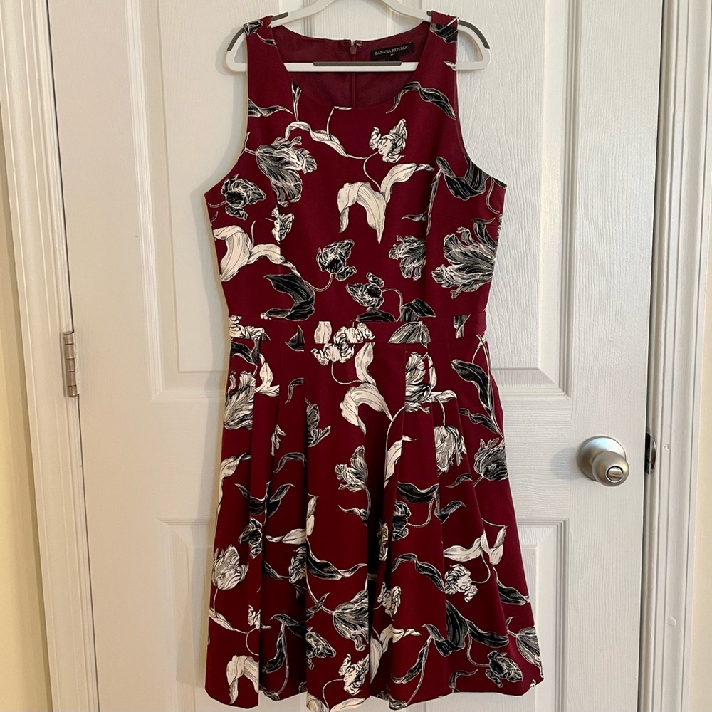 Banana Republic Factory dress in excellent condition. 👗